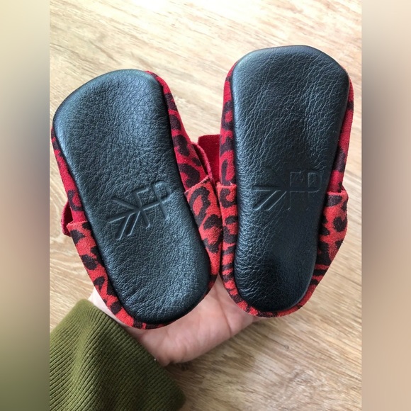 New FP Red Leopard Knotted Bow Moccs - Picture 2 of 2